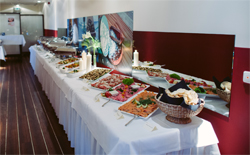 Wir bieten Catering und Partyservice für Ihre Feier in Lüneburg und Hamburg. Wir sind Ihr Ansprechpartner, wenn Sie einen Caterer für Ihre Hochzeit suchen.